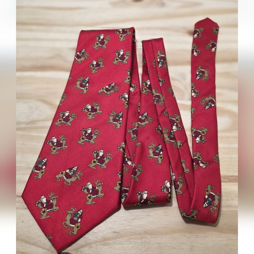 John Henry Men's Silk Tie 57"‎ X 4" Red w/ Multi-color Santas on Reindeers
